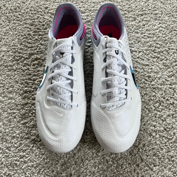 Nike Tiempo Legend 9 Elite Soccer Cleats - Picture 2 of 5